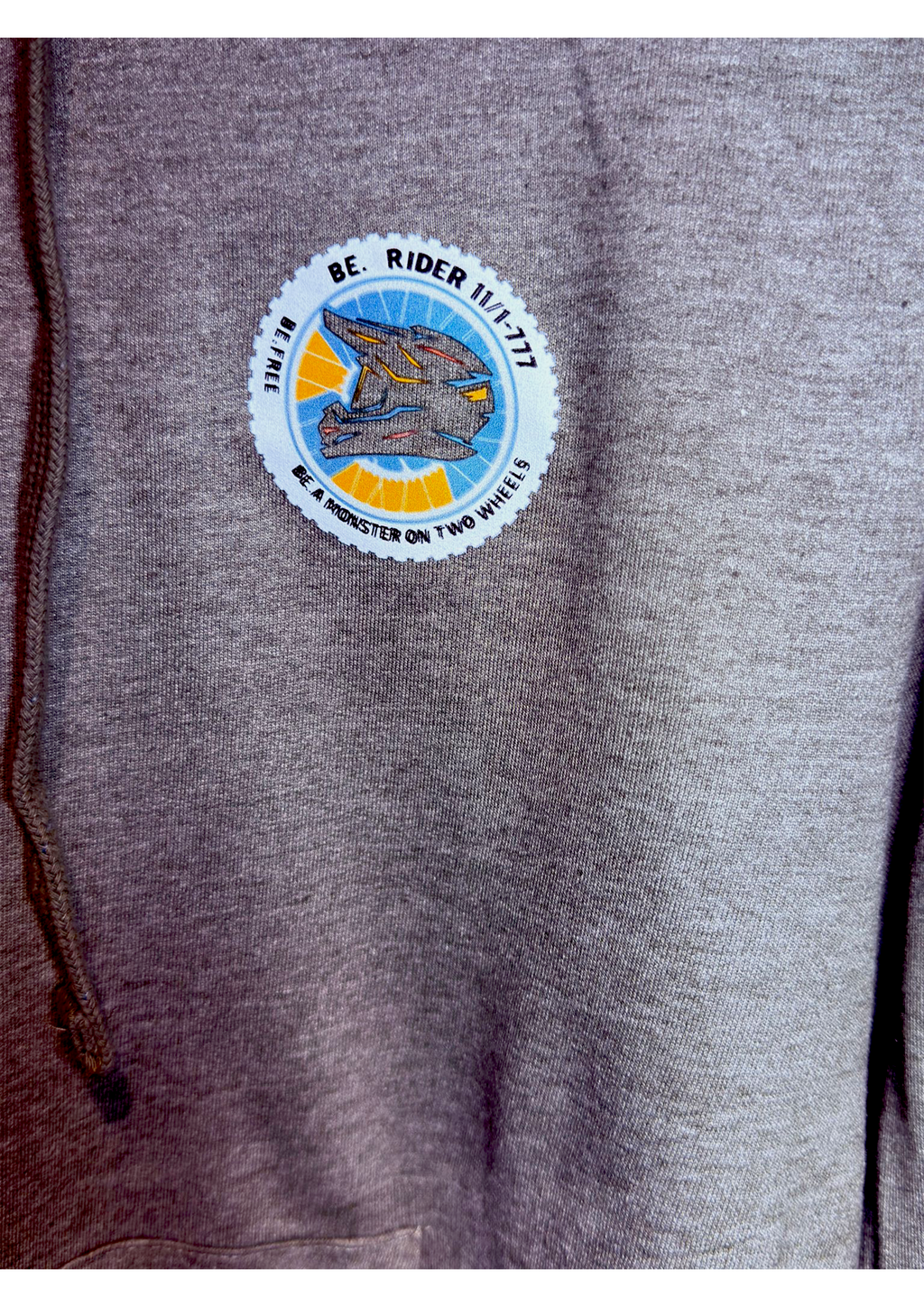 Sudadera “BE. RIDER” – Edición Libertad & Fuego Motocross 🔥🏍️