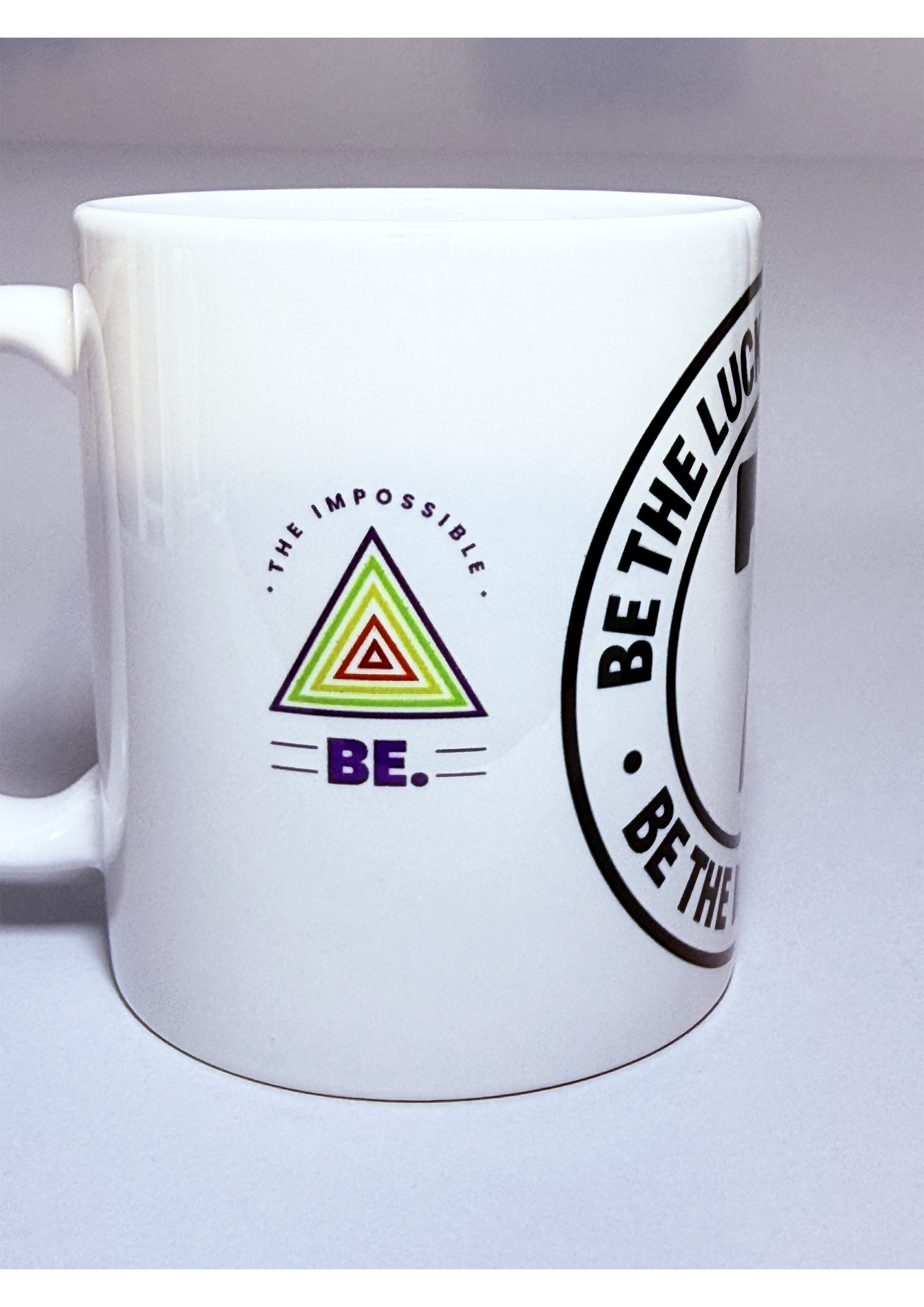 Taza “7 – BE THE LUCK THAT SHINES” edición BE. THE IMPOSSIBLE