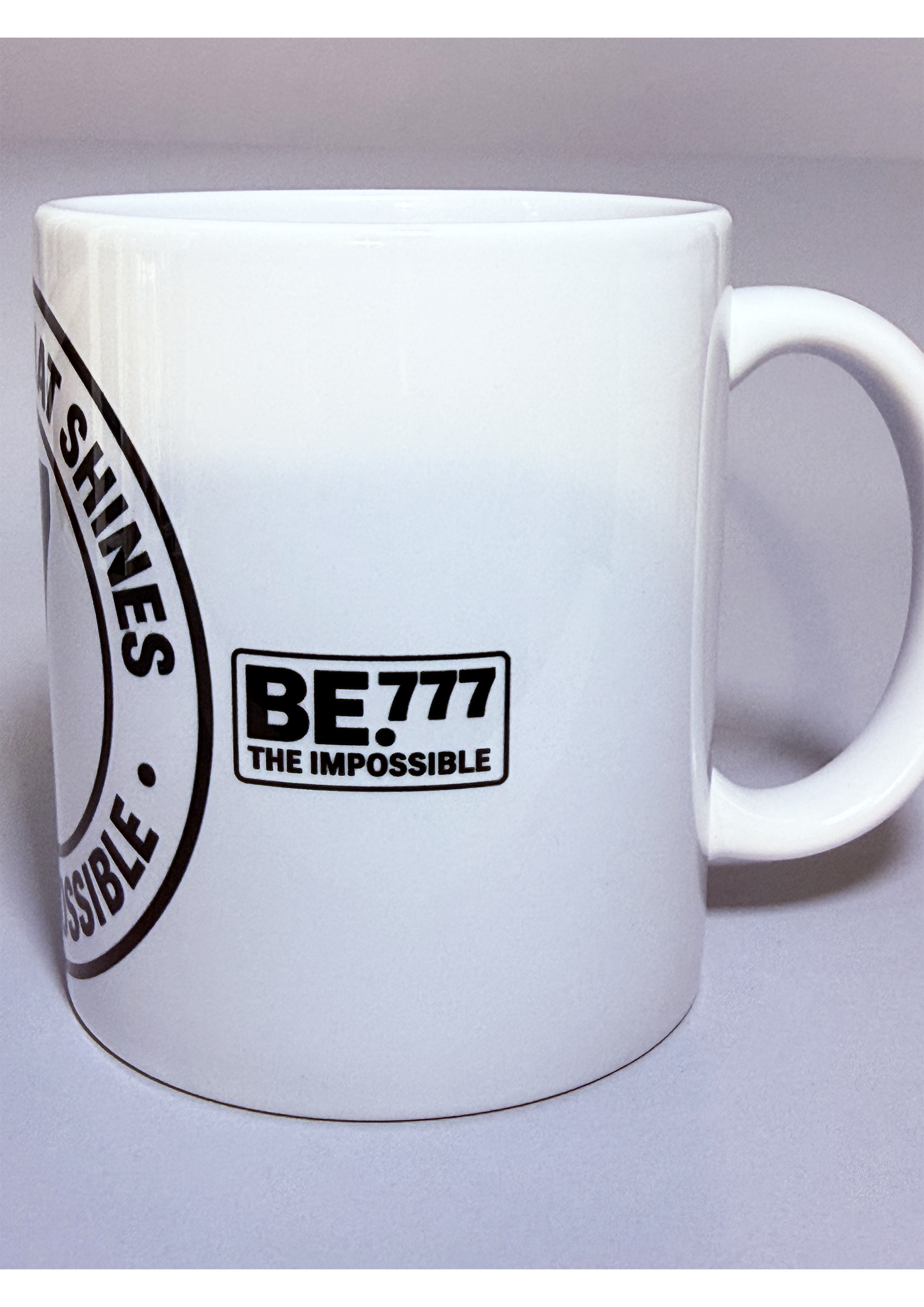 Taza “7 – BE THE LUCK THAT SHINES” edición BE. THE IMPOSSIBLE