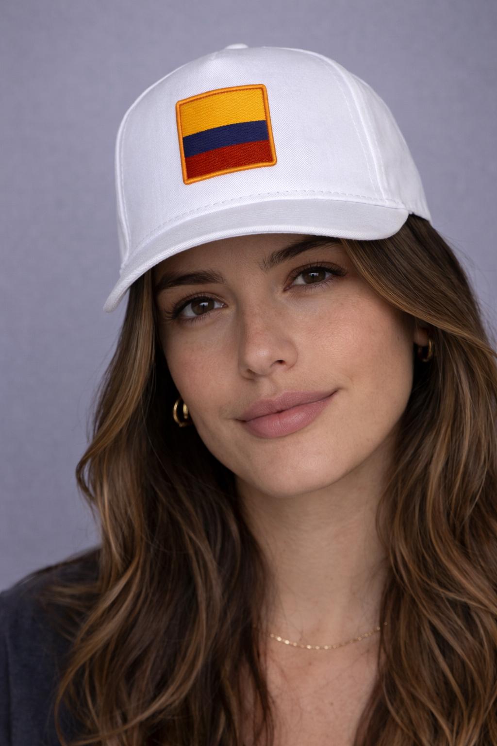 Gorra “Bandera de Colombia” – Edición BE. THE IMPOSSIBLE 🇨🇴