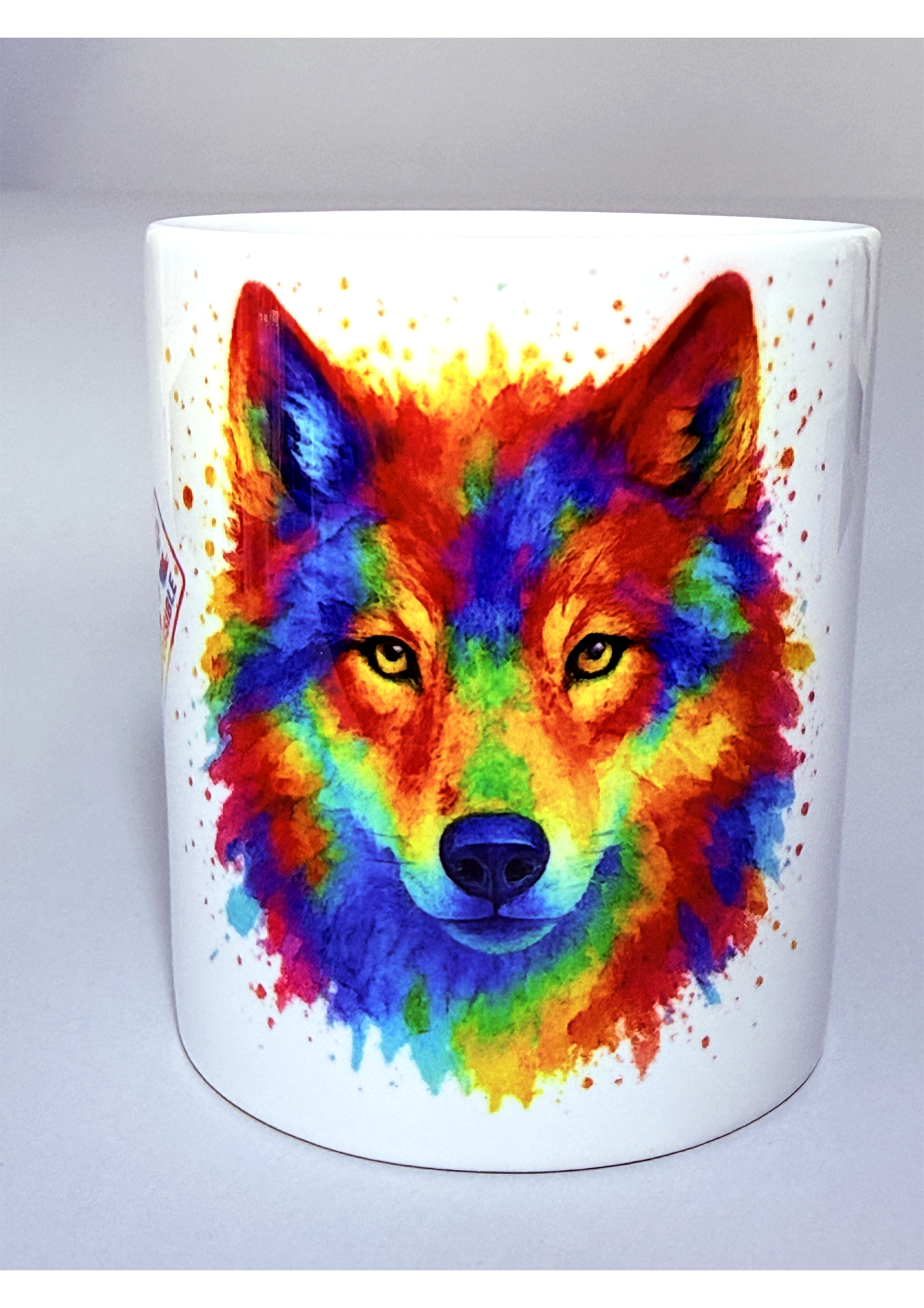 Taza “BE. THE IMPOSSIBLE” – Lobo multicolor estilo acuarela. Sin mensaje frontal