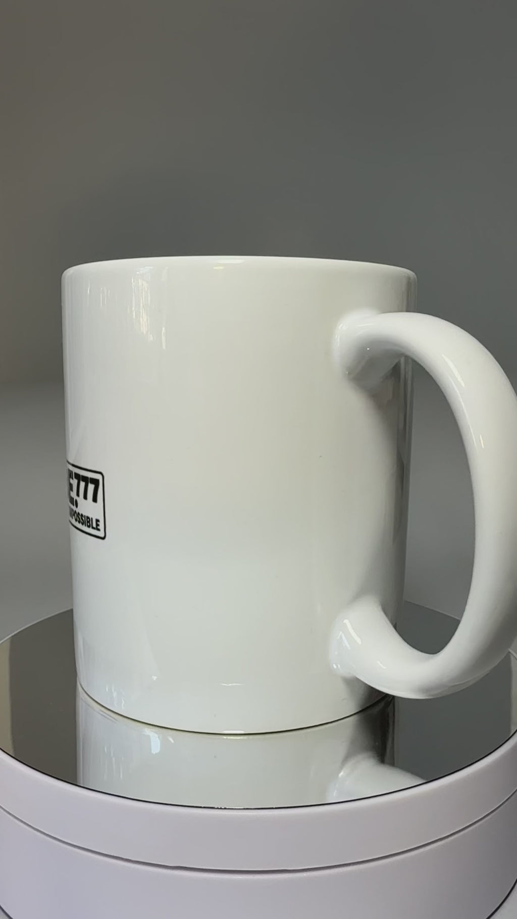 Taza “7 – BE THE LUCK THAT SHINES” edición BE. THE IMPOSSIBLE