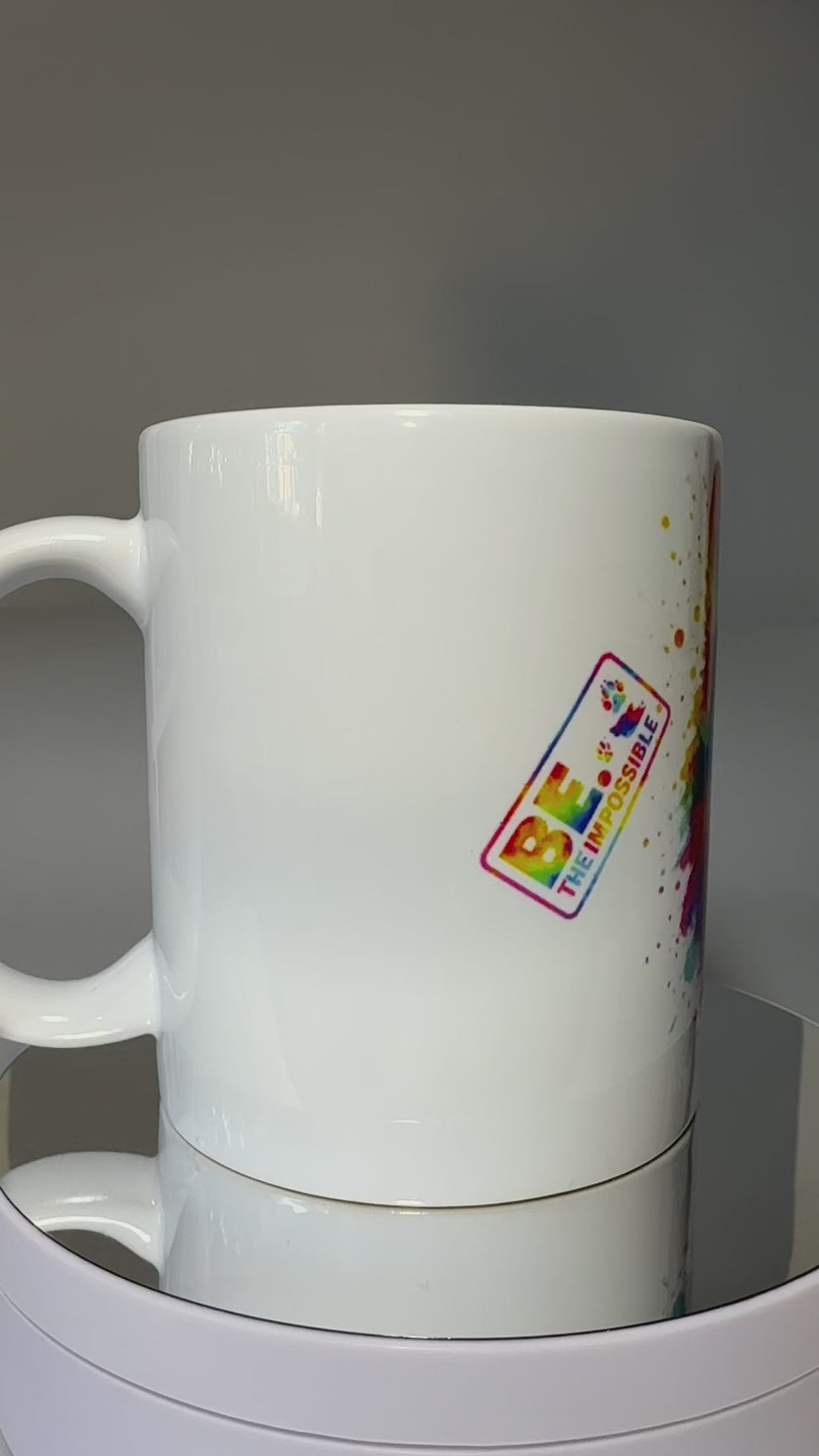 Taza “BE. THE IMPOSSIBLE” – Lobo multicolor estilo acuarela. Sin mensaje