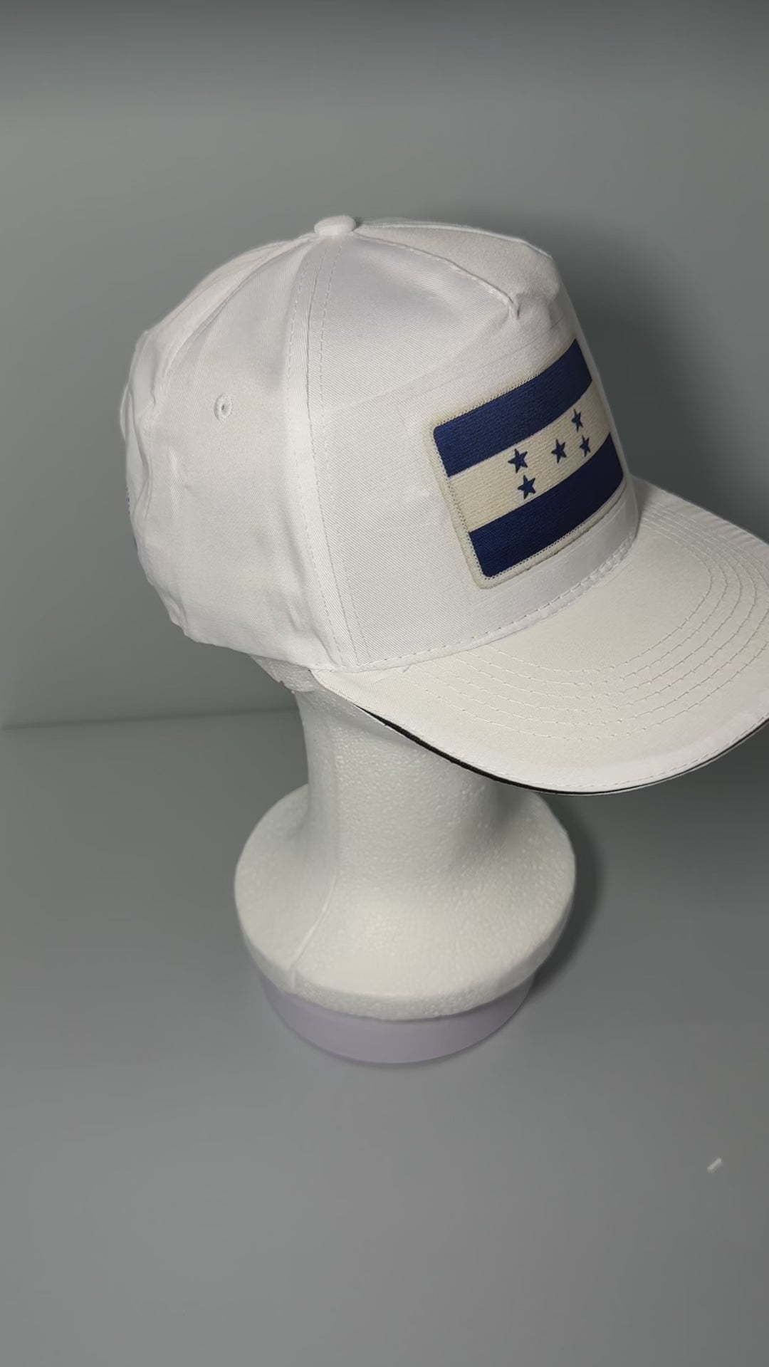Gorra “Bandera de Honduras  – Edición BE. THE IMPOSSIBLE 🇭🇳