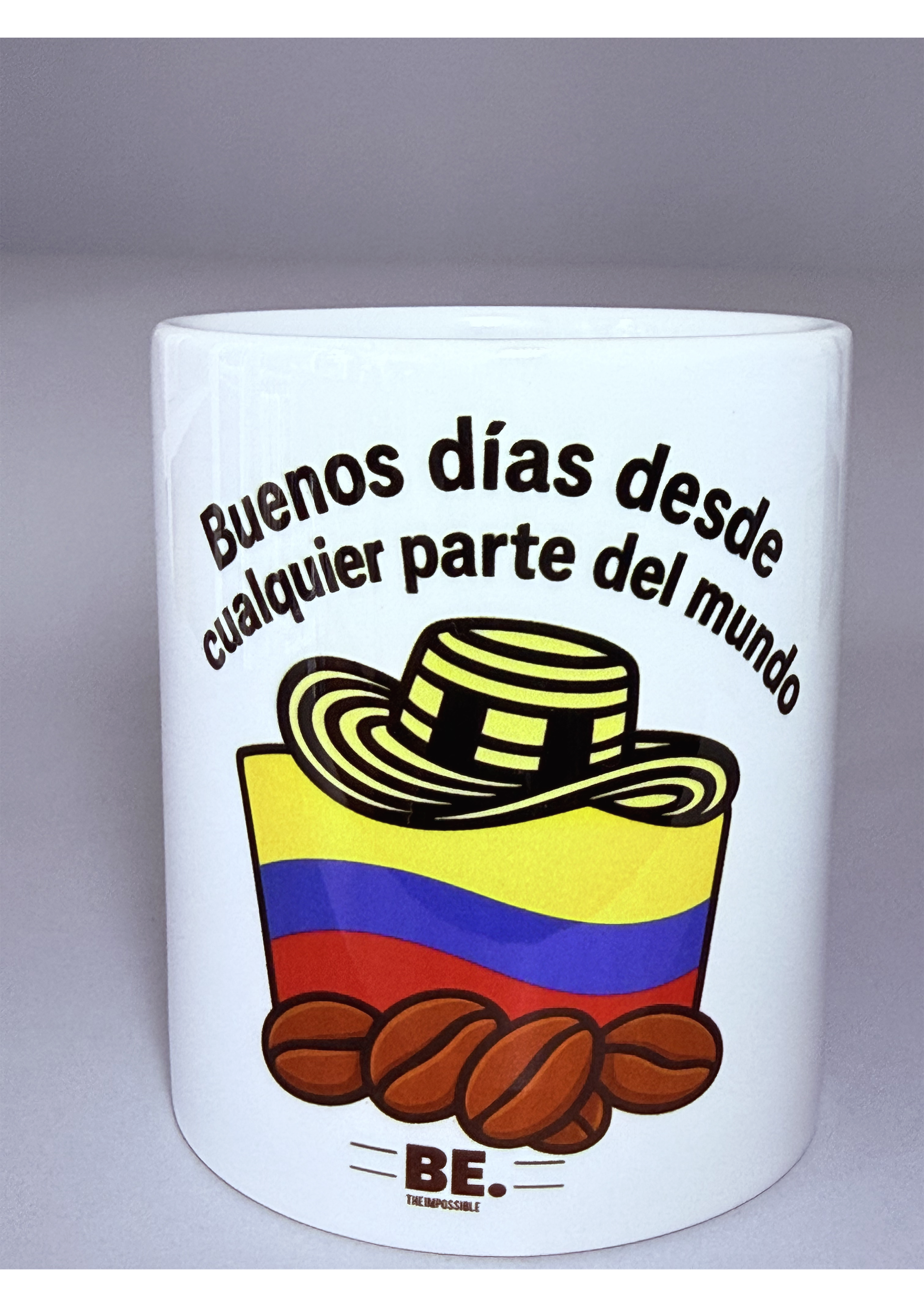 Taza “Buenos días desde cualquier parte del mundo” – Edición Colombia by BE. THE IMPOSSIBLE
