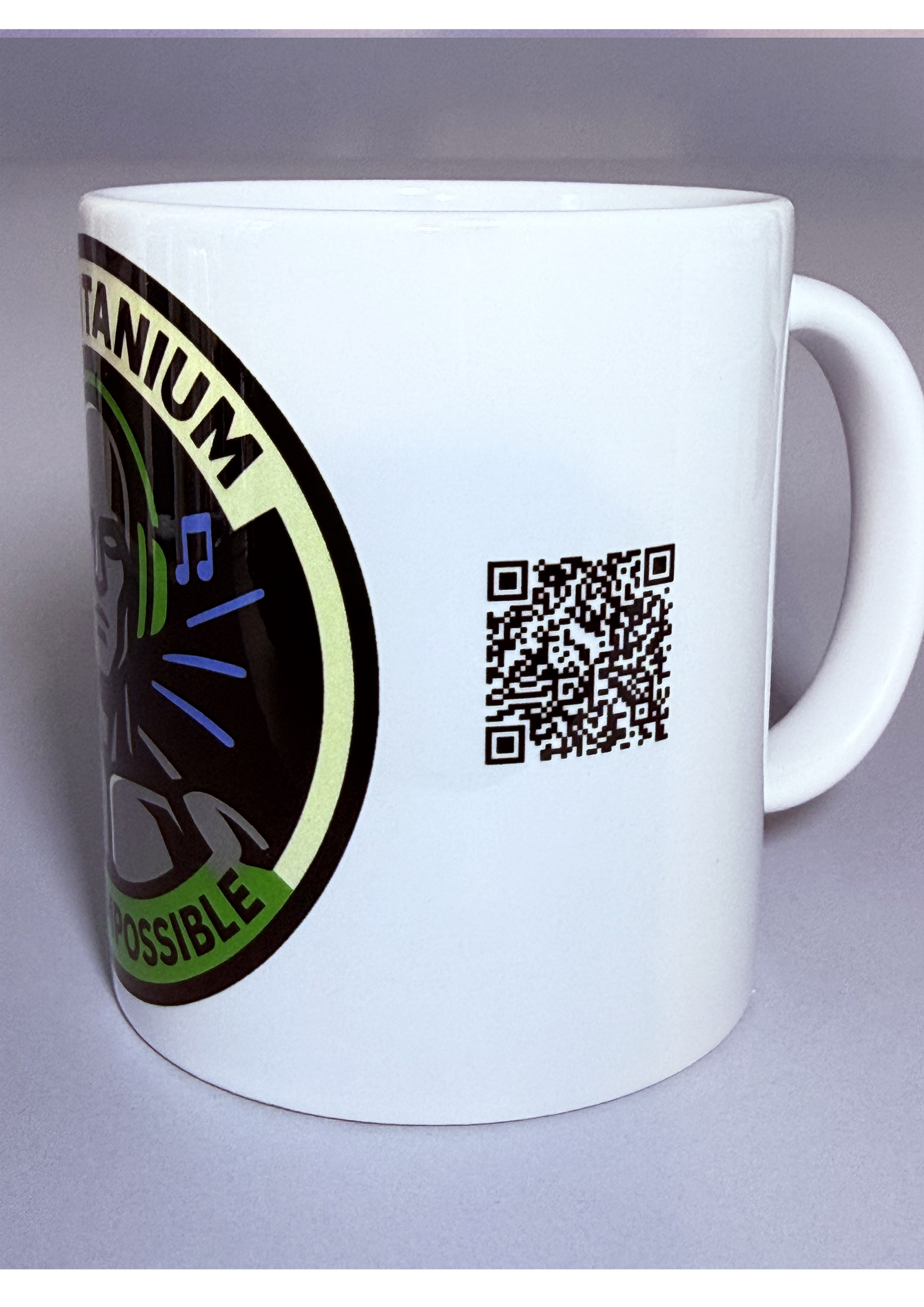 Taza musical “I AM TITANIUM - Green” – Edición BE. THE IMPOSSIBLE